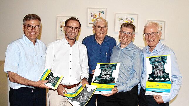 Christoph Bauer, Franz Hirschle, Otto Ruch, Conrad Mattes und Pius Netzhammer (von links) vom Förderverein des Lions-Clubs Singen-Hegau ...