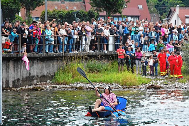 Bild 15: Uhldingen feiert: Die besten Bilder vom ersten Tag des Hafenfestes mit Schrottregatta