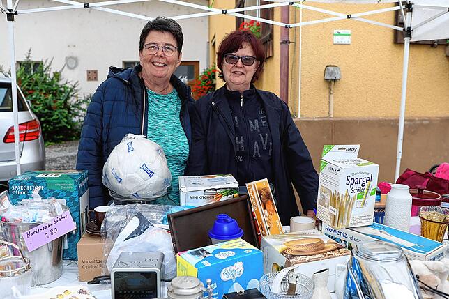 Bild 3: Frühschoppen und Flohmarkt locken die Besucher – so endet das Dingelsdorfer Herbstfest 2024