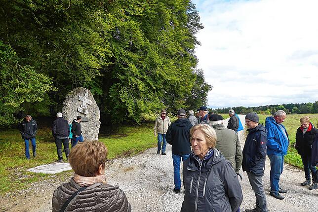 Bewegende Augenblicke beim Gedenkstein am Natter-Startplatz auf dem Truppenübungsplatz