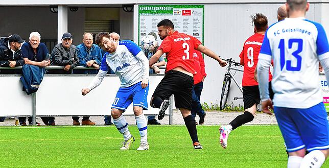 Bild 2: FC 08 Bad Säckingen setzt sich mit 5:1 gegen den FC Geißlingen durch – und wir haben Fotos!