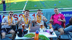 Bild : Generationenübergreifende Premiere der Beach-Party beim Vereinsheim des SSC Donaueschingen ein Hit