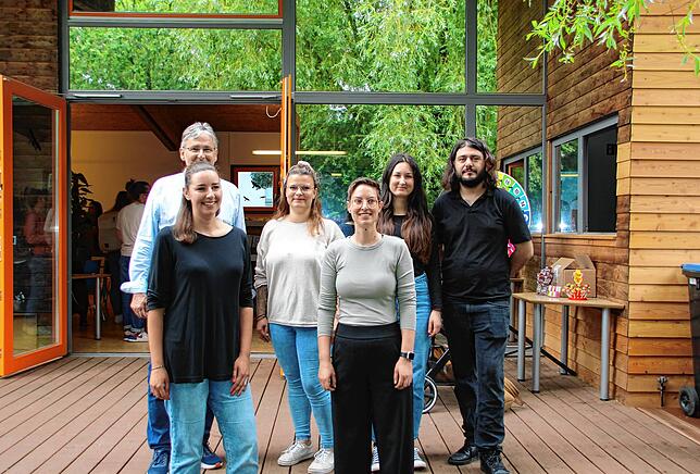 Von links nach rechts: Fachbereichsleitung für Bildung und Sport Bernd Walz, Abteilungsleitung Selina Brix, Ramona Graf, Hausleitung ...