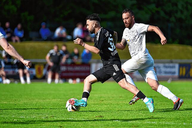 Tore: Sandro D‘Accurso (links) will mit seiner Torgefährlichkeit dazu beitragen, dass das Spiel beim SV Mundingen möglichst deutlich ...