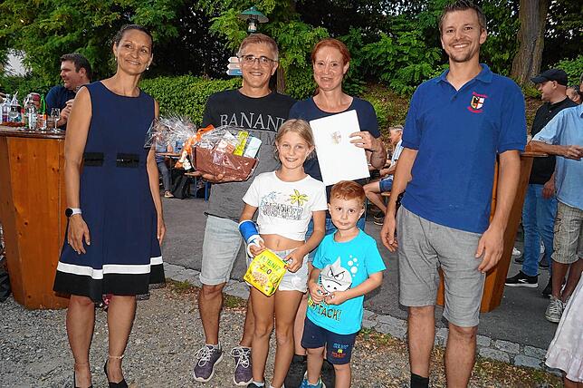 Bild 6: Bilder vom Daisendorfer Weinfest am Freitagabend rund um die Fruchtscheune von Mathias Bernhard