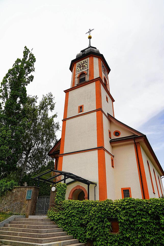 Die Sankt Nikolauskirche: Im Turm befindet sich ein Glocken-Schatz.