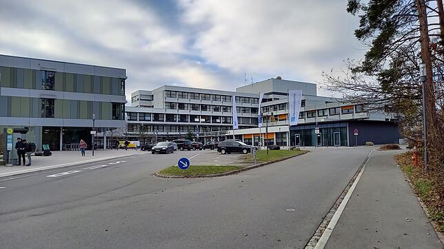 Die angespannte Personalsituation am Klinikum Friedrichshafen führt zur Verschiebung von geplanten Eingriffen. (Archivbild)
