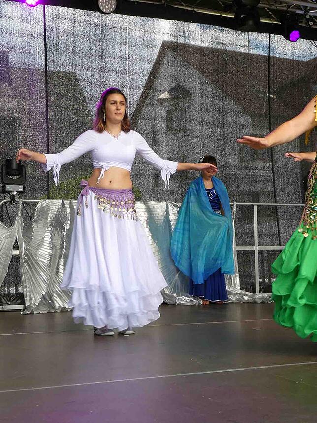 Die Tanzschule &bdquo;Ellis Tanz Raum&ldquo; zeigt einen orientalischen Tanz.