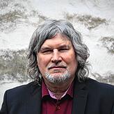 Gerhard Zahner, Jahrgang 1957, in Singen geboren und aufgewachsen, arbeitet seit 1989 als Anwalt. Seine Schwerpunkte liegen in der ...
