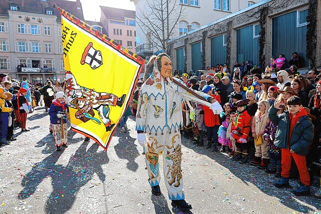 Bild 1: Konstanzer Fasnachtsumzug 2025: Altstadt ist in Narrenhand