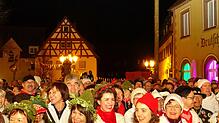 Viel Spaß hatten mehrere Hundert Narren auf dem Marktplatz beim Streckgericht am Donnerstagabend.