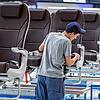 Ein Mitarbeiter von ZIM Flugsitz montiert in Schwerin (Mecklenburg-Vorpommern) Economy-Flugzeugsitze. Jetzt ist man insolvent.