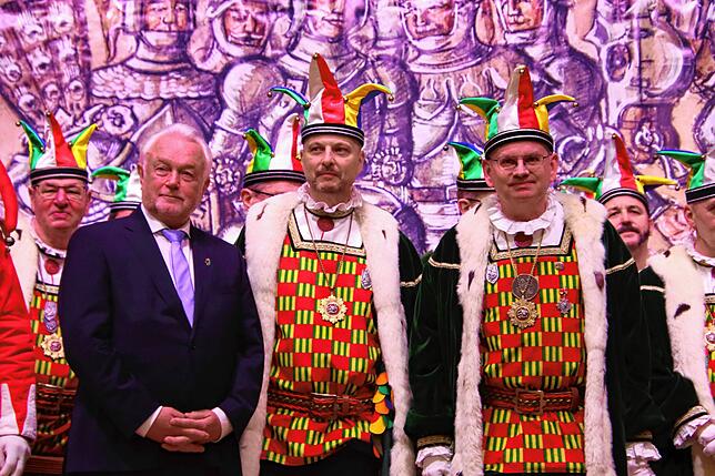 Bild 13: Der Beklagte ist da: Feierlicher Empfang für Wolfgang Kubicki im Bürgerhaus