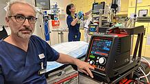 Bernhard Kumle, Chefarzt der Notaufnahme im Schwarzwald-Baar-Klinikum, will mit dieser neuartigen Herz-Lungen-Maschine die ...