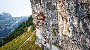 Eine 54-jährige Österreicherin verunglückte am Pfingstmontag auf dem Bergwanderweg vom Aescher hinab.