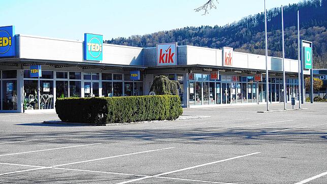 Geschäfte zu, der Parkplatz leer gefegt: Im Laufenpark in Laufenburg werden die Folgen von Corona am deutlichsten. Seit der ...
