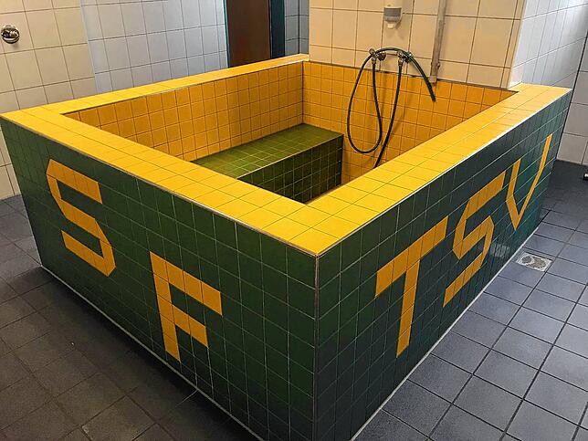 Der Whirlpool in der Kabine des TSV Aach-Linz.