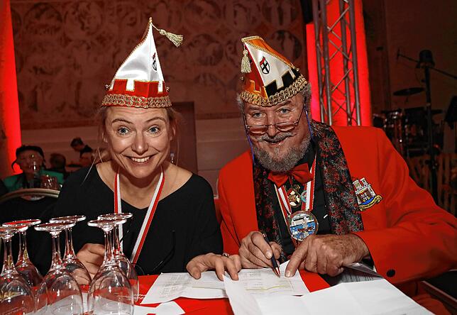 Bild 8: Die Narrengesellschaft Niederburg feiert ihren Fasnachtsauftakt