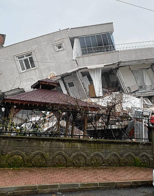Das eingestürzte Haus einer Cousine von Oktay Demir: Unter den Trümmern sind vermutlich noch Vermisste verschüttet.