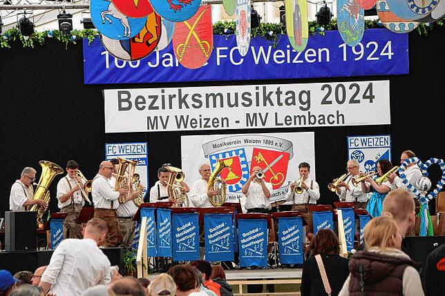 Blasmusik satt gab es bei der Jubiläumseröffnung am Mittwoch mit den Mühlbachmusikanten und den RisKanten sowie am Vatertag mit dem ...