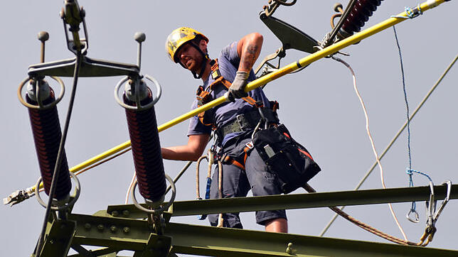 Spezialisten installierten im Auftrag der Firma Energiedienst im Juli bei Ittenschwand in der Gemeinde Fröhnd ein Glasfaserkabel, das ...
