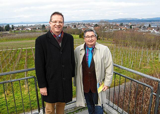 Reichenaus Bürgermeister Wolfgang Zoll (links) will für Kinder von Rathausmitarbeitern eine Betreuung anbieten. Neben ihm der ...