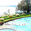Die Bodenseetherme in Überlingen liegt direkt am Bodensee. Dieses Jahr feiert das Bad sein 20-jähriges Bestehen &ndash; und blickt ...