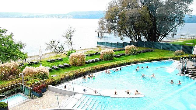 Die Bodenseetherme in Überlingen liegt direkt am Bodensee. Dieses Jahr feiert das Bad sein 20-jähriges Bestehen &ndash; und blickt ...