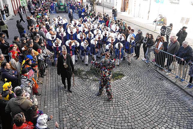 Bild 14: Warum der Fasnet-Umzug in Villingen jedes Jahr Groß und Klein fasziniert – Entdecke die Highlights!