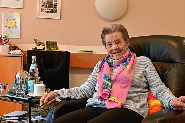 Hildegard Diestel wartet auf einen Termin beim Augenarzt.