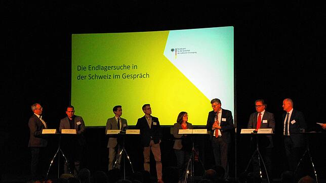 In der Podiumsdiskussion zum Tiefenlager Nördlich Lägern von Links: Christopher Müller (Regionalkonferenz Nördlich Lägern), Jürgen ...