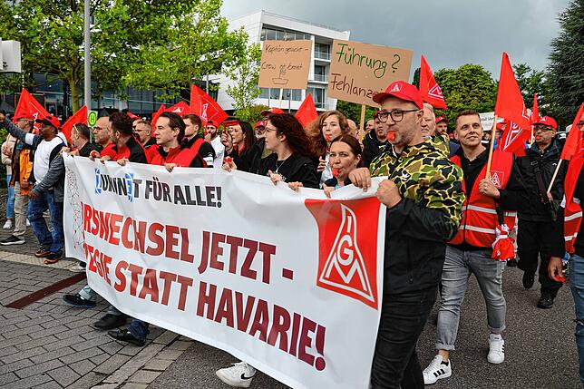 Bild 6: Protest bei ZF Friedrichshafen: So kämpfen die Mitarbeiter gegen den drohenden Stellenabbau
