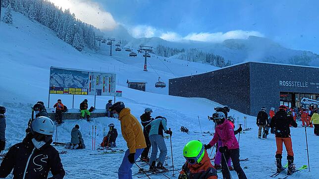 In den Vorarlberger Skigebieten herrschte es am vergangenen Samstag guter Andrang, auch wenn die Anlagen bei Weitem nicht ausgelastet ...