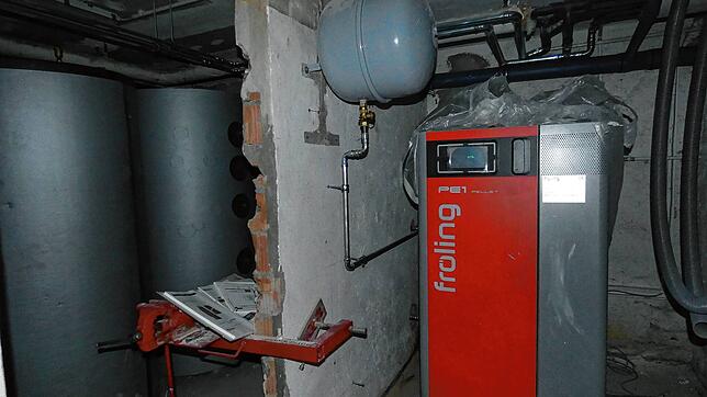 Die moderne Holzpelettheizung im Keller des neuen Jugendraums im Bahnhofsgebäude in Jestetten. Bald sind die Bauarbeiten dort fertig. ...