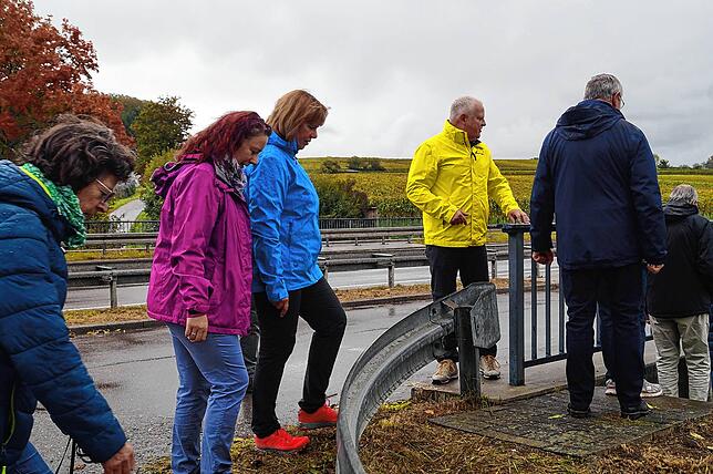 Bild 12: Bilder von der Dorfwanderung vom Rathaus zum Seeufer über Harlachen bis zum Kindergarten