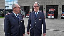 Joachim Mäder (links) und Ewald Moser blicken auf ein langes gemeinsames Feuerwehrleben in Uhldingen-Mühlhofen zurück. 1975 traten sie ...