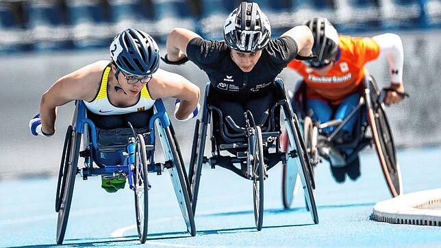 Merle Menje (links) in Aktion beim 5000m T54-Finale der Frauen bei den Para-Leichtathletik-Europameisterschaften in Bydgoszcz, Nordpolen.