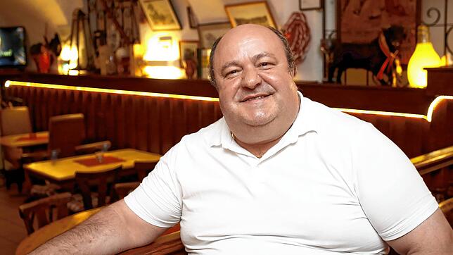 Gute Nachrichten: Antonio Oliveira kann das Costa del Sol im Konstanzer Stadtteil Niederburg noch ein kleines bisschen länger betreiben.
