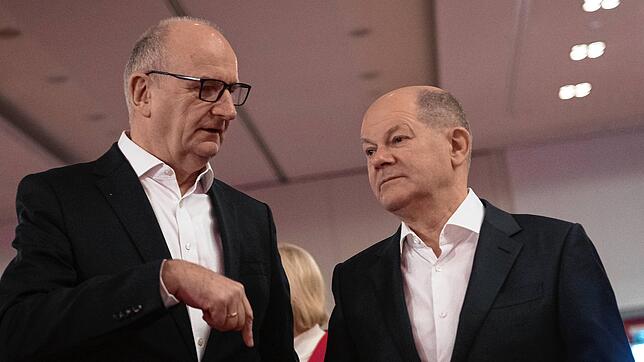 Brandenburgs SPD-Ministerpräsident Dietmar Woidke (links, hier bei einem Parteitag 2023) hat im Wahlkampf auf die Hilfe von ...