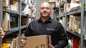 Simon Kühn besitzt MyPaketshop in Bad Säckingen seit 13 Jahren. Mit der Halbierung der Zollfreigrenze habe sich das Verhalten seiner ...