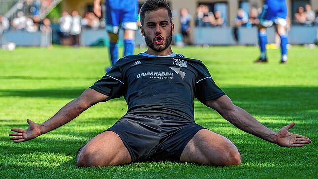 Er hat&lsquo;s gemacht: Der Laufenburger Sandro Knab nach seinem Treffer zum zwischenzeitlichen 2:0. Knab stellte mit Sturmkollege Bujar ...