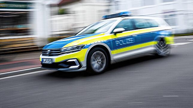 Die Polizei hilft bei der Suche nach einem Kuscheltier.
