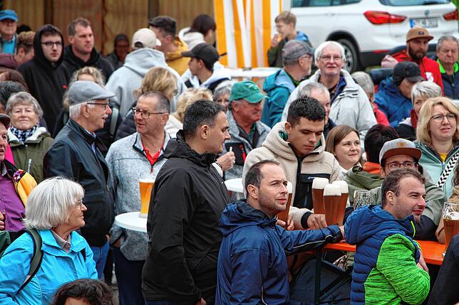 Bild 6: Viel Begeisterung beim 12. Strohskulpturen-Wettbewerb in Verbindung mit dem 25. Kürbismarkt