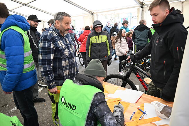 Bild 22: Über Fahrräder auf dem Fahrradmarkt in Tiengen: Ein Paradies für Radliebhaber