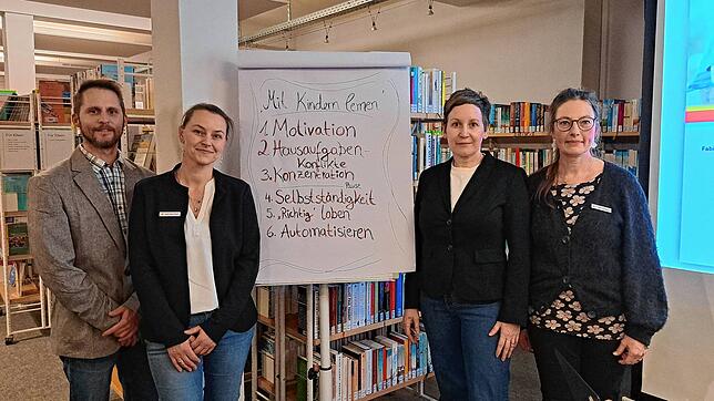 Die Grundschule Engen, hier im Bild Schulleiter Holger Laufer, war Kooperationspartner für das Elternforum der Stadtbibliothek. Im Bild ...