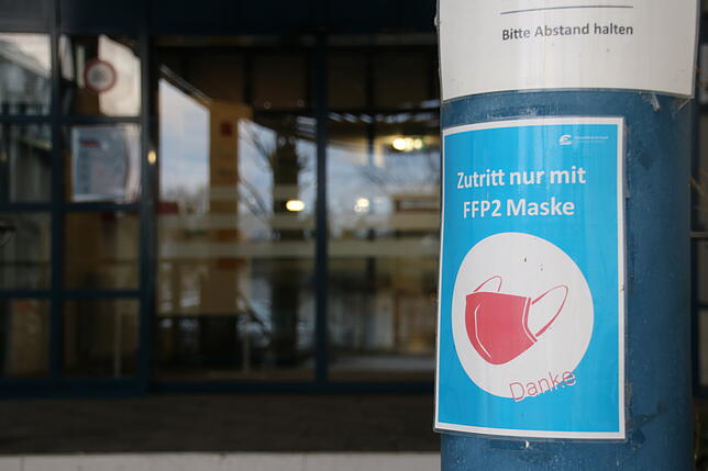 Zutritt nur mit FFP2-Maske: Wer das Krankenhaus Radolfzell besuchen will, muss entsprechend vorbereitet sein.