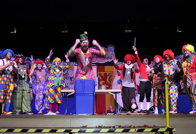 Bild 23: Clowns, wilde Tiere und Zauberer in der Manege: So feierten die Bräunlinger Narren ihren Zunftball 2019