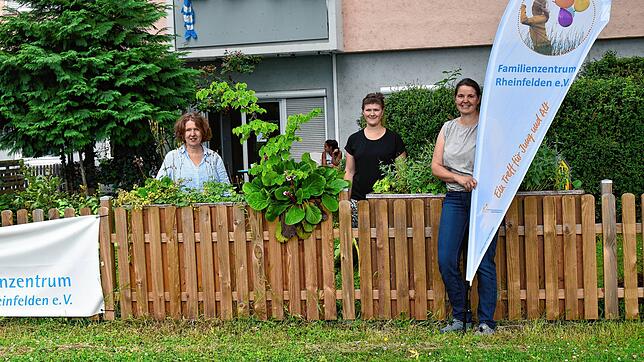 Freuen sich über die schrittweise Öffnung des Familienzentrums (von links): Birgitt Kiefer, Franziska Wehber und Agnes Deiß.