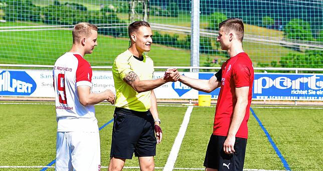 Bild 2: FC Hochrhein unterliegt 3:4 beim FC RW Weilheim &ndash; und wir haben Bilder!
