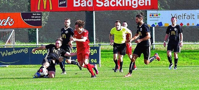 Bild 29: FC Wallbach dreht die Partie und gewinnt mit 3:2 gegen den FC RW Weilheim &ndash; und wir haben die Bilder!